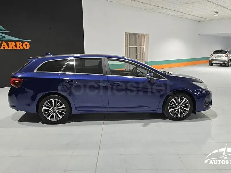 Usado Toyota Avensis Executive 143 CV (105 kW) 2015 Azul Familiar