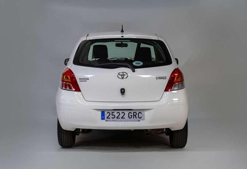 Usado Toyota Yaris 101 CV (74 kW) 2009 Blanco Utilitario