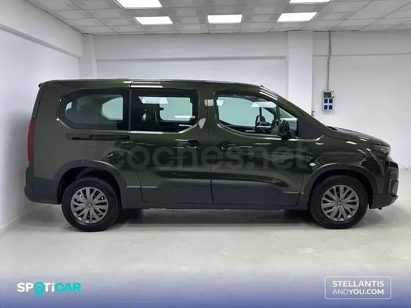 Usado Peugeot Rifter Allure 100 CV (73 kW) 2025 Verde Monovolumen