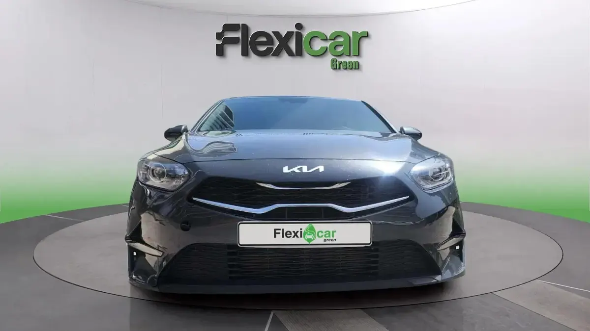 Usado Kia Ceed 136 CV (100 kW) 2023 Gris Utilitario