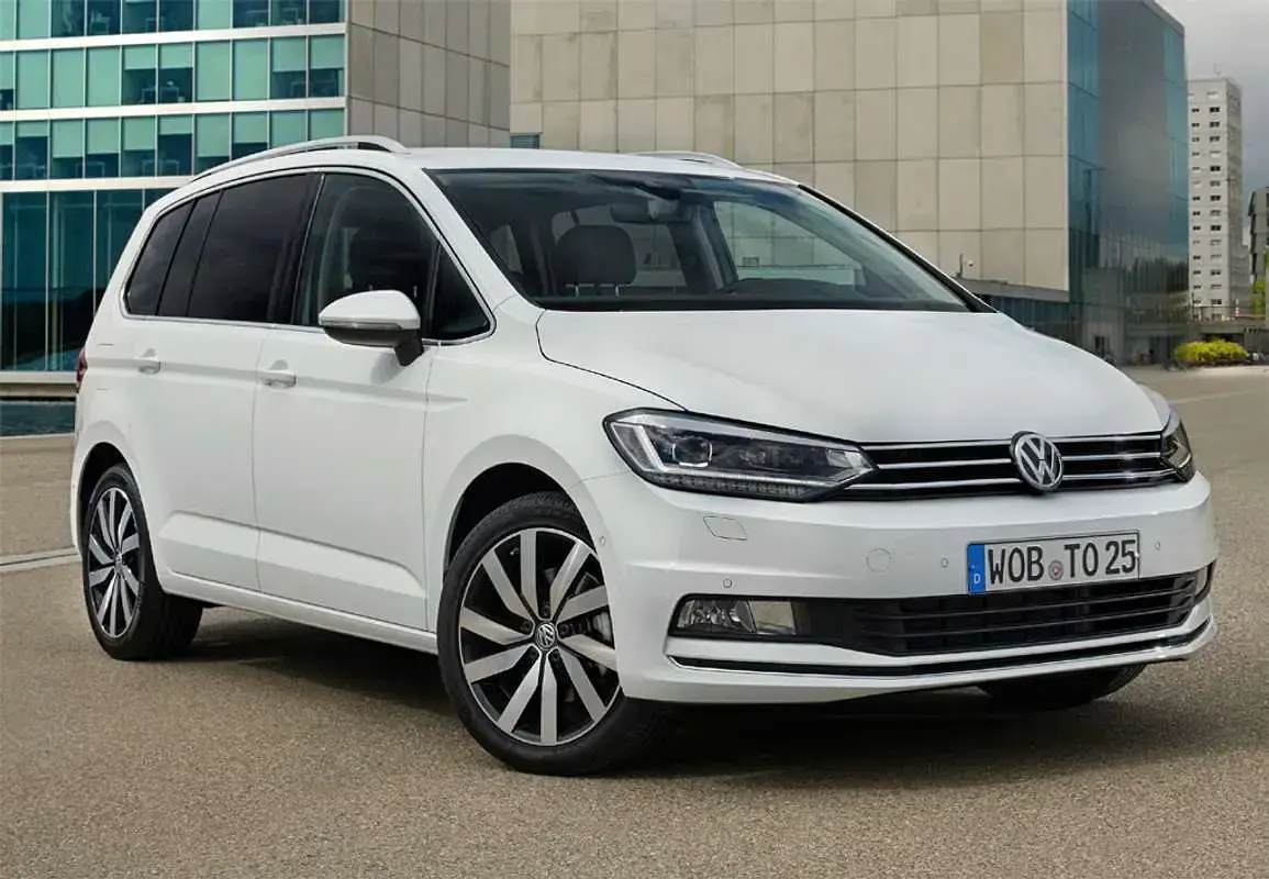 Usado VW Touran Advance 150 CV (110 kW) 2018 Negro Monovolumen