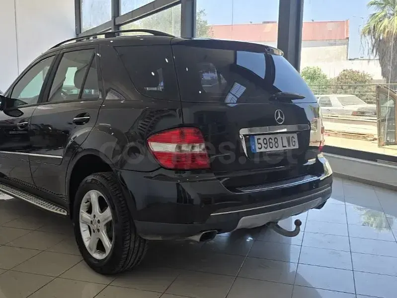 Usado Mercedes ML350 272 CV (200 kW) 2006 Negro SUV