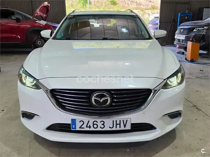 Usado Mazda 6 Luxury 175 CV (128 kW) 2015 Gris / plata Familiar