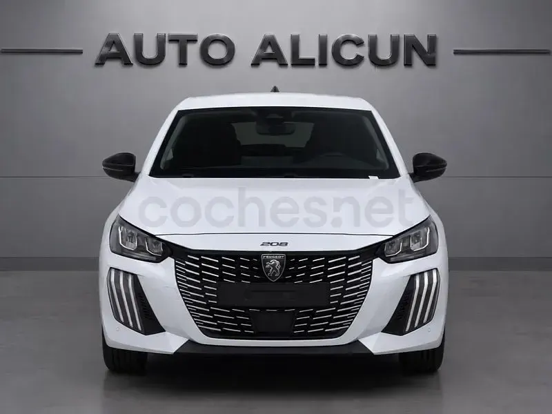 Usado Peugeot 208 Allure 100 CV (73 kW) 2025 Blanco Utilitario