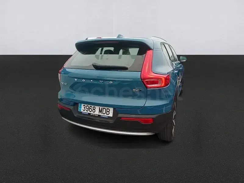 Begagnad Volvo XC40 Plus 197 HK (144 kW) 2022 Blå SUV