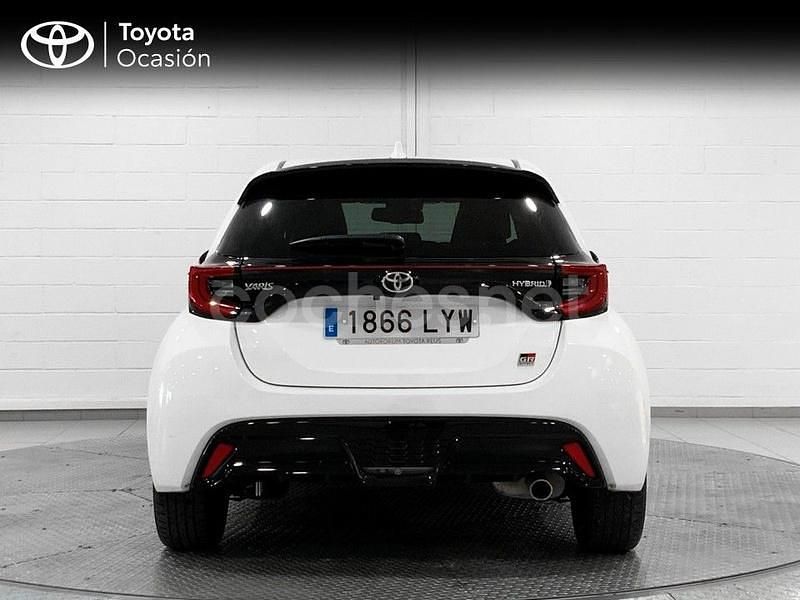 Usado Toyota Yaris Hybrid Sport 116 CV (85 kW) 2022 Blanco Berlina