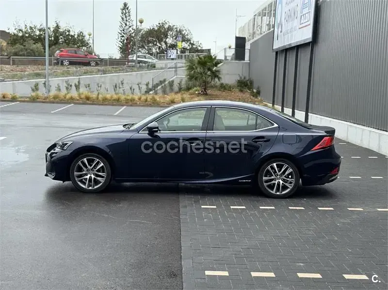 Usado Lexus IS300h Executive Line 223 CV (164 kW) 2018 Azul Berlina