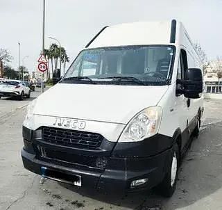 Begagnad Iveco Daily 106 HK (77 kW) 2015 Vit Sedan