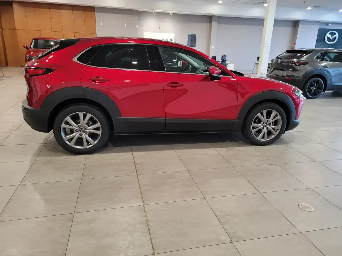 Käytetty Mazda CX-30 122 HP (89 kW) 2022 Punainen Katumaasturi