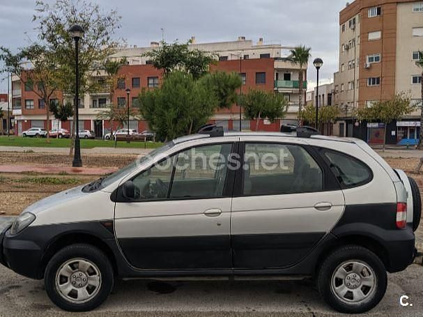 Usado Renault Scénic Dynamique 140 CV (102 kW) 2003 Beige Monovolumen