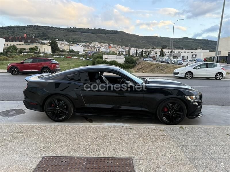 Usado Ford Mustang Fastback 314 CV (230 kW) 2015 Negro Coupe