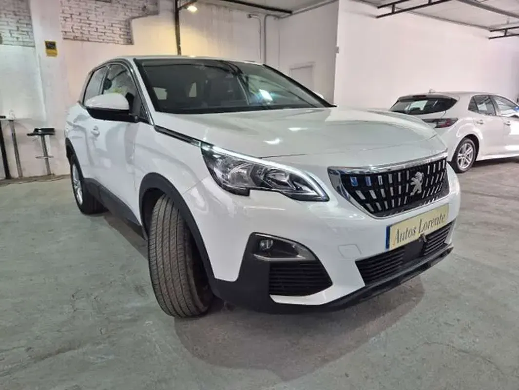 Usado Peugeot 3008 Active 131 CV (96 kW) 2020 Blanco SUV