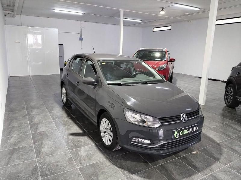 Usado VW Polo Advance 90 CV (66 kW) 2015 Gris / plata Berlina