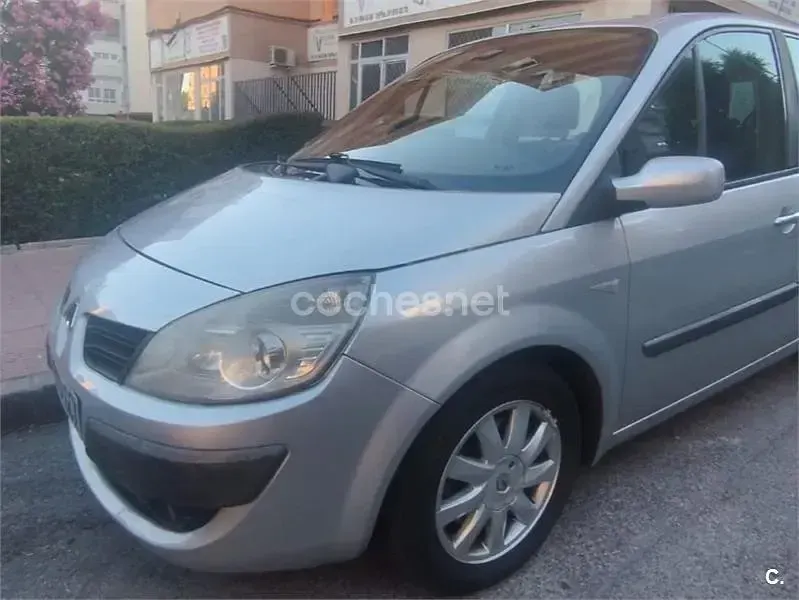 Usado Renault Scenic E-Tech Dynamique 130 CV (95 kW) 2008 Gris / plata Monovolumen