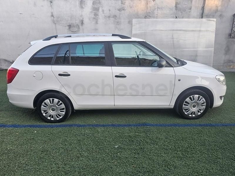 Usado Skoda Fabia Active 90 CV (66 kW) 2014 Blanco Familiar