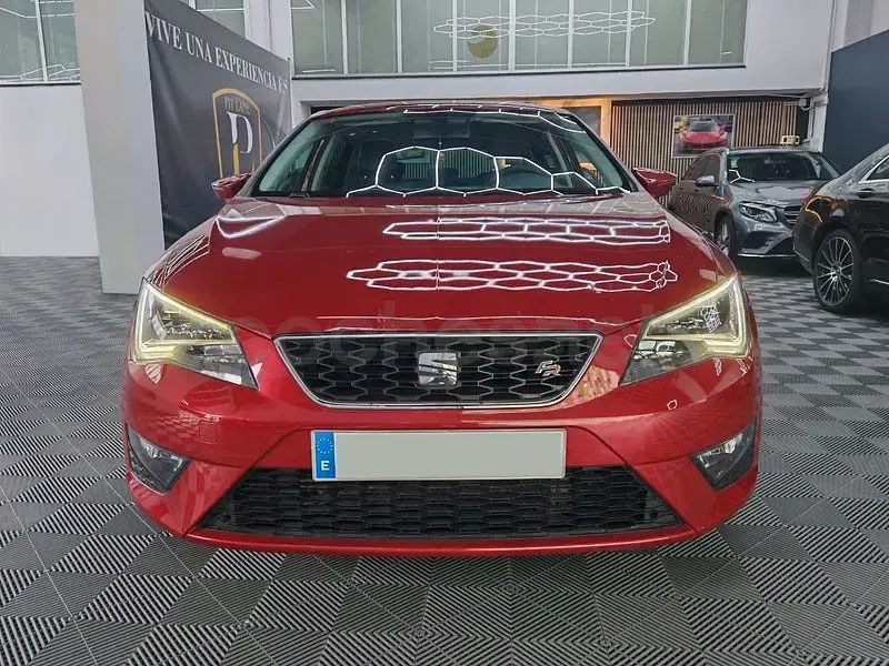 Usado Seat Leon FR 125 CV (91 kW) 2016 Granate Berlina