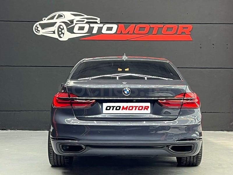 Usado BMW 730 Comfort Edition 265 CV (194 kW) 2018 Gris / plata Berlina