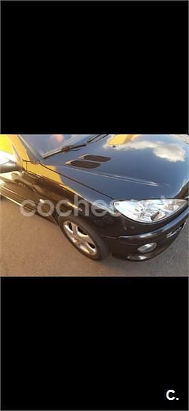 Usado Peugeot 206 110 CV (80 kW) 2004 Negro Berlina