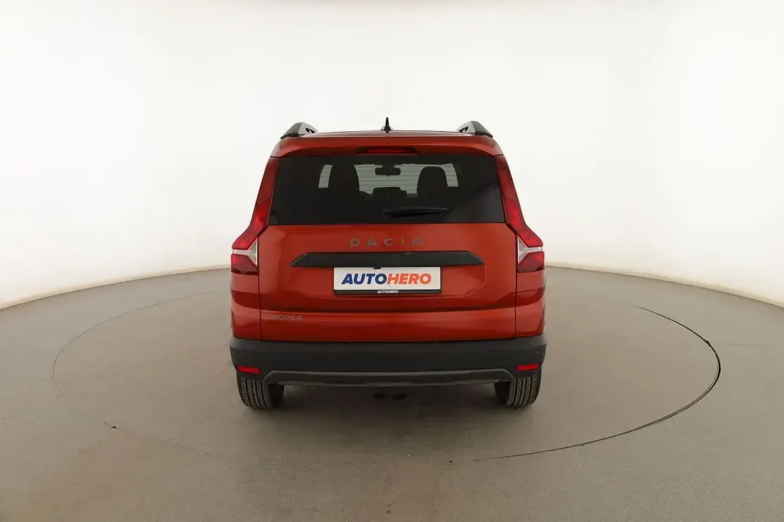 Usado Dacia Jogger Extreme 110 CV (80 kW) 2022 Marrón Monovolumen