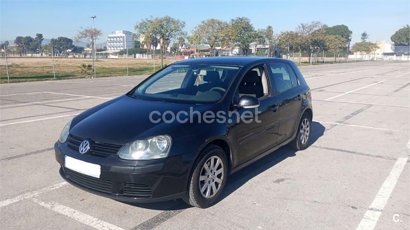 Usado VW Golf V Highline 105 CV (77 kW) 2007 Negro Berlina