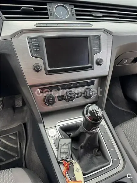 Usado VW Passat Advance 150 CV (110 kW) 2015 Gris / plata Familiar