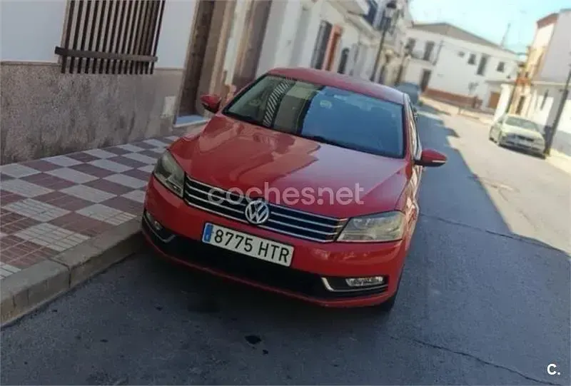 Usado VW Passat Exclusive 105 CV (77 kW) 2013 Rojo Berlina