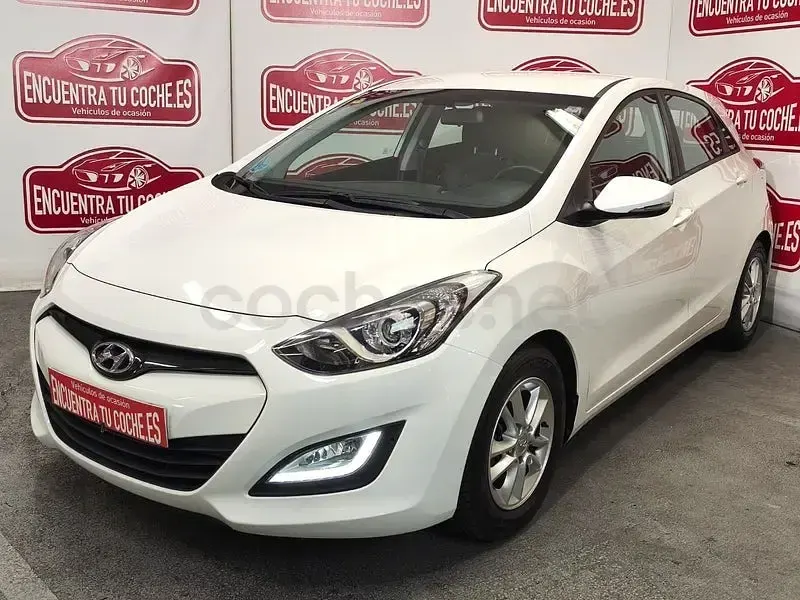 Usado Hyundai i30 100 CV (73 kW) 2013 Blanco Berlina