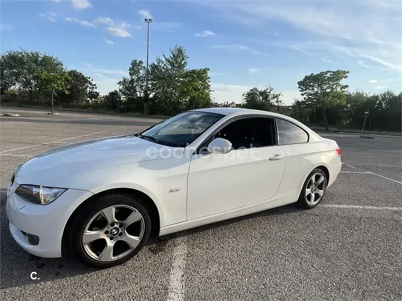 Usado BMW 320 170 HP (125 kW) 2010 Branco Coupé