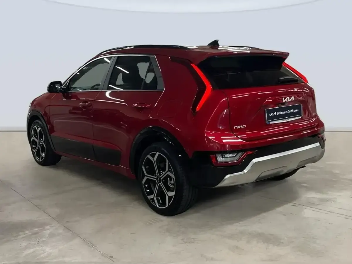Usado Kia Niro 129 CV (94 kW) 2025 Rojo SUV