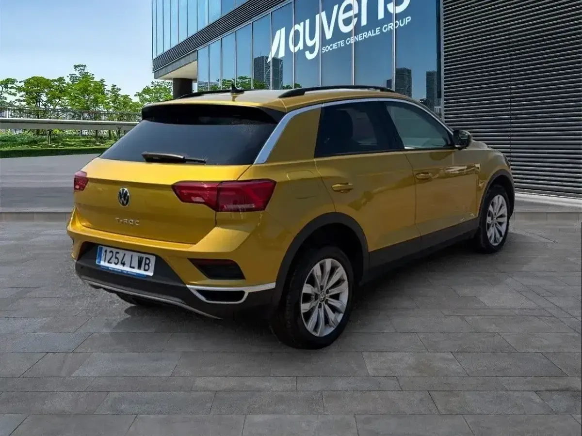 Usado VW T-Roc Advance 150 CV (110 kW) 2022 Amarillo SUV