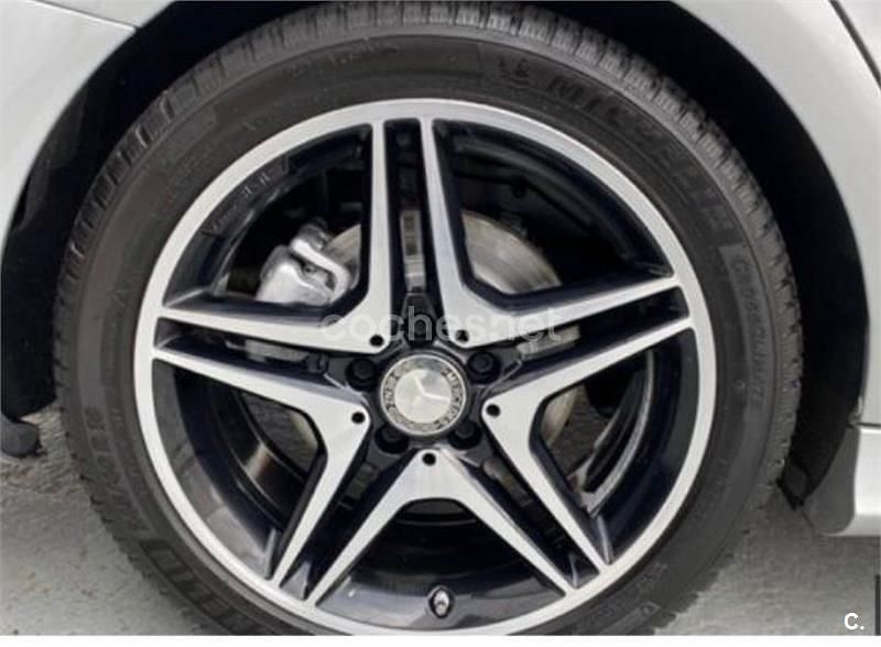 Usado Mercedes CLA220 Shooting Brake AMG line 177 CV (130 kW) 2017 Gris / plata Familiar