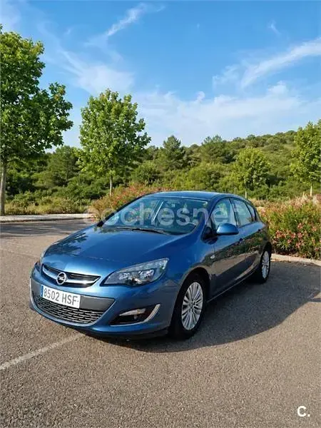 Usado Opel Astra Excellence 110 CV (80 kW) 2013 Azul Berlina