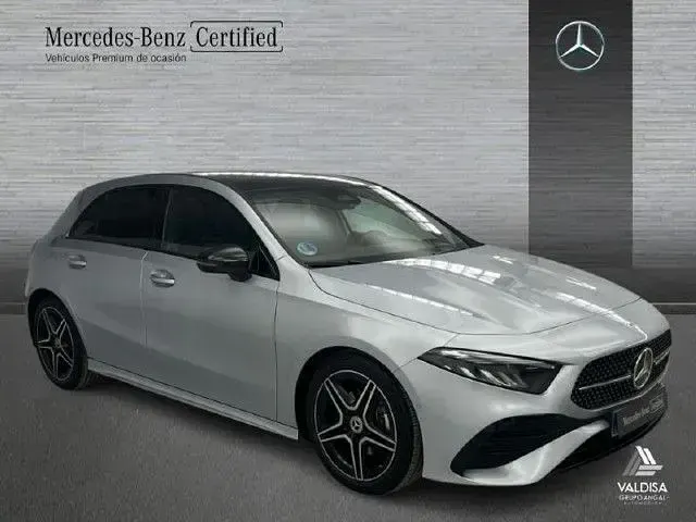 Usado Mercedes A180 136 CV (100 kW) 2026 Plata hightech