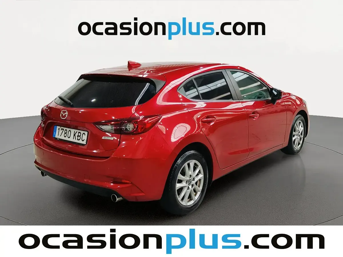Käytetty Mazda 3 Style 150 HP (110 kW) 2017 Punainen Viistoperä