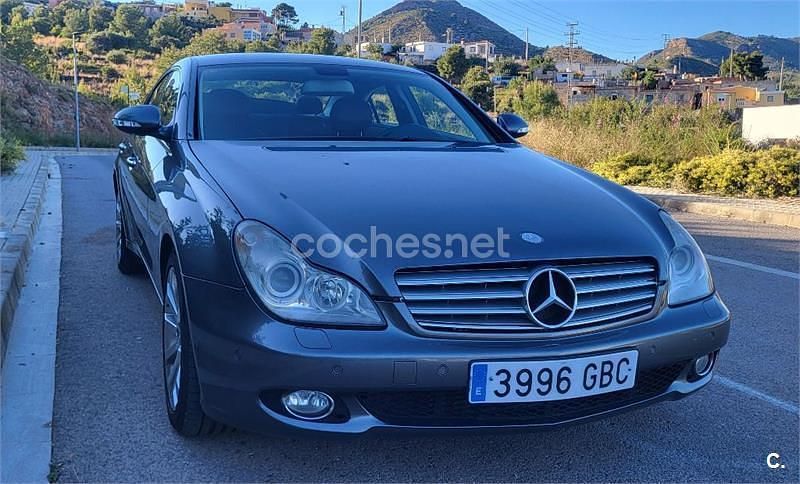 Usado Mercedes CLS320 224 CV (164 kW) 2008 Gris / plata Berlina