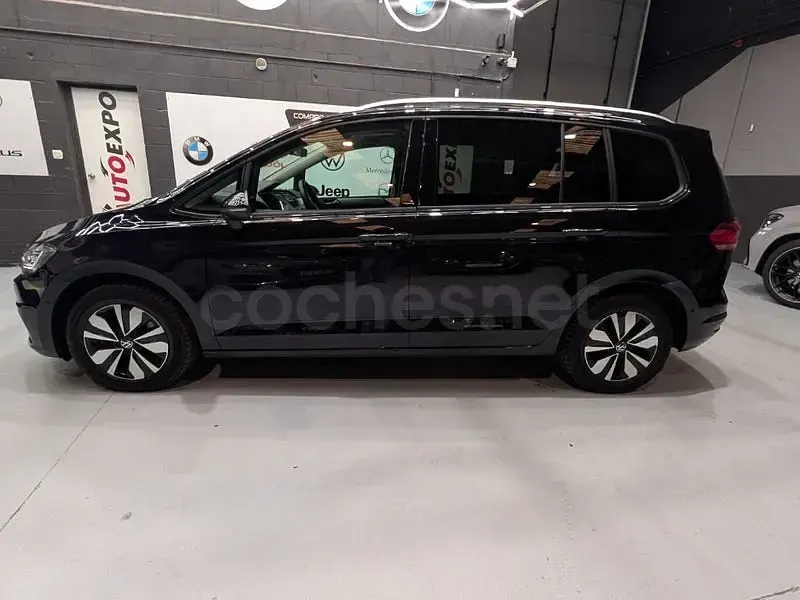 Usado VW Touran 150 CV (110 kW) 2024 Negro Monovolumen