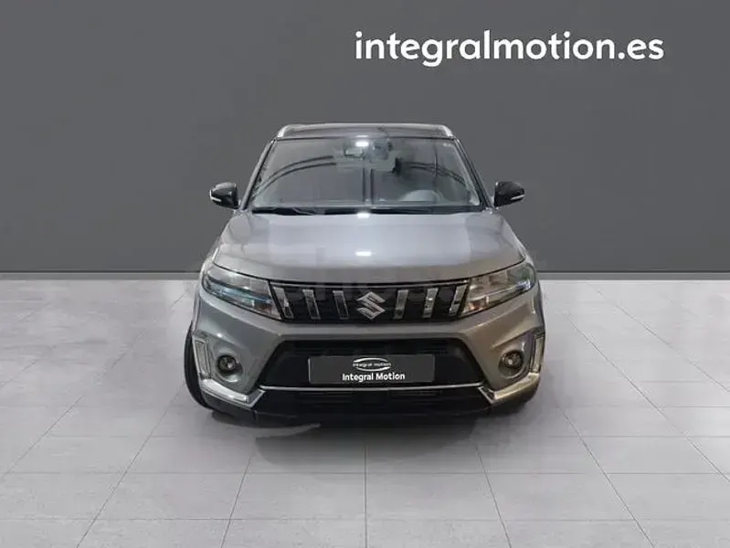 Usado Suzuki Vitara GLX 129 CV (94 kW) 2023 Gris / plata SUV