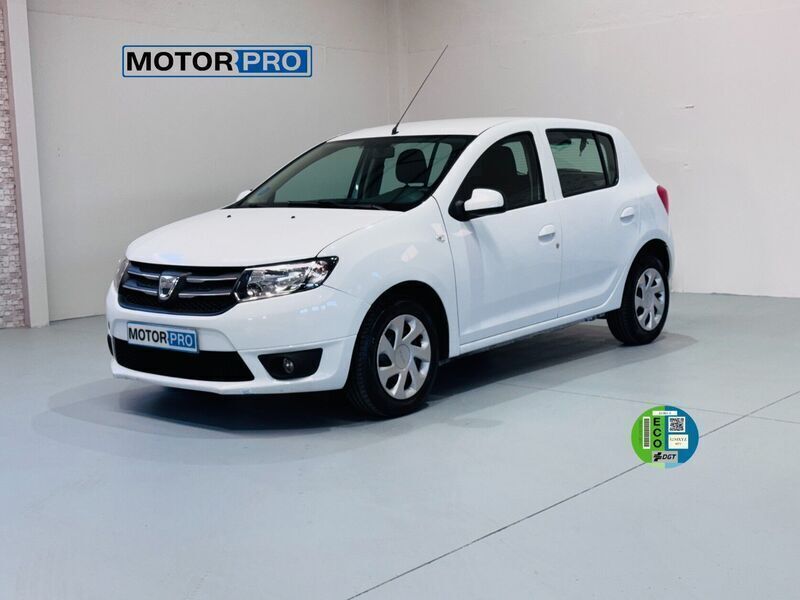 Blanco Usado 2015 Dacia Sandero Lauréate Utilitario | 6490 € (Precio justo) - Imagen 1/4