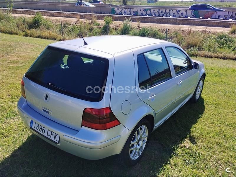 Usado VW Golf IV 105 CV (77 kW) 2003 Gris / plata Berlina