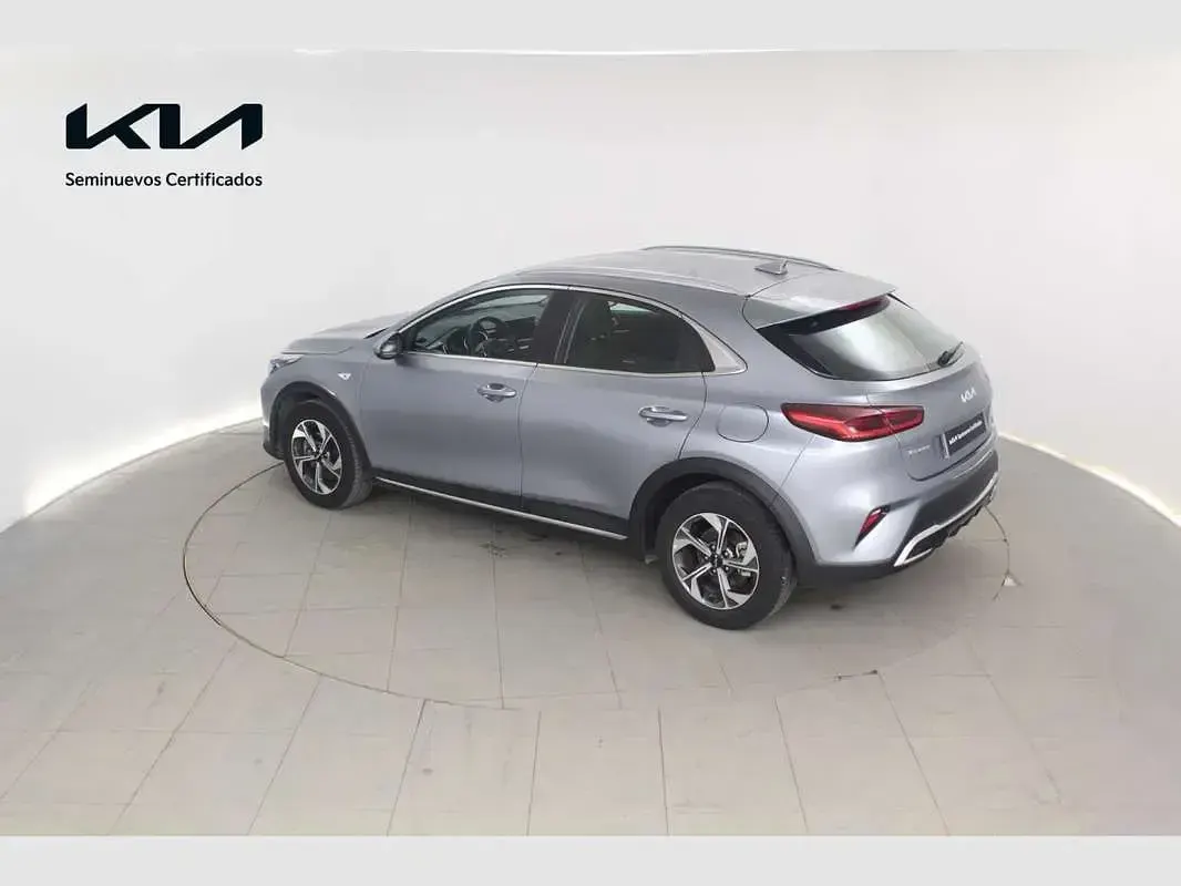 Usado Kia XCeed 101 CV (74 kW) 2025 Plateado SUV