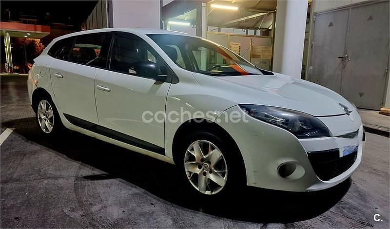 Blanco Usado 2011 Renault Mégane GrandTour Dynamique Familiar | 2390 € (Super precio) - Imagen 1/4