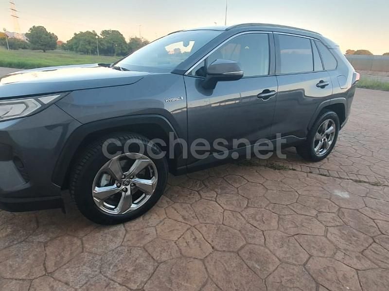 Usado Toyota RAV4 Hybrid Business Edition 218 CV (160 kW) 2021 Gris / plata SUV