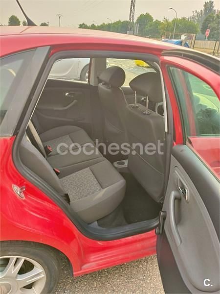 Usado Seat Ibiza Reference 100 CV (73 kW) 2006 Rojo Berlina