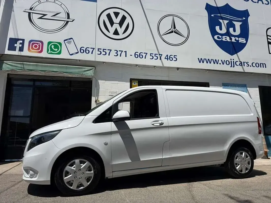 Usado Mercedes Vito 136 CV (100 kW) 2021 Blanco Van