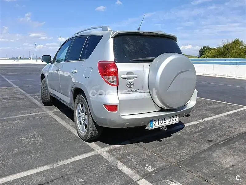 Usado Toyota RAV4 Executive 152 CV (111 kW) 2006 Gris / plata SUV