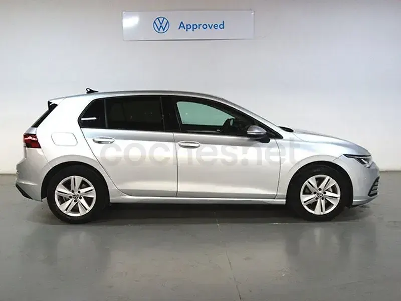Usado VW Golf VIII Life 150 CV (110 kW) 2021 Gris / plata Berlina