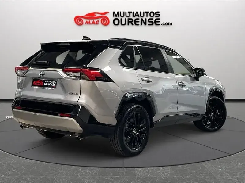 Usado Toyota RAV4 Hybrid Style 218 CV (160 kW) 2023 Gris / plata SUV