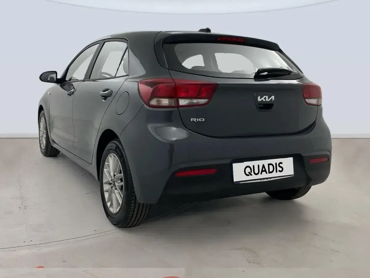 Usado Kia Rio 84 CV (61 kW) 2022 Gris