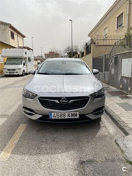 Usado Opel Insignia Selective 136 CV (100 kW) 2018 Gris / plata Familiar