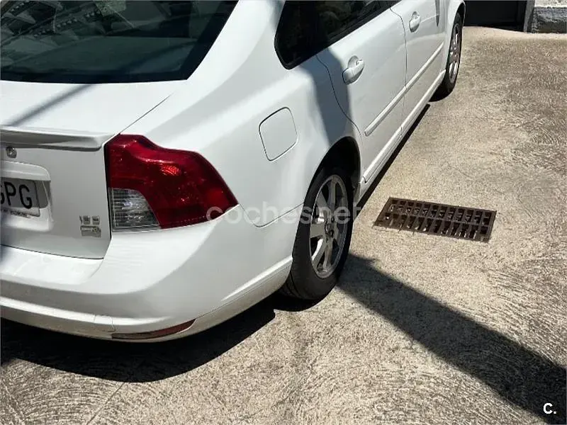 Usado Volvo S40 Drive Kinetic 109 CV (80 kW) 2009 Blanco Berlina